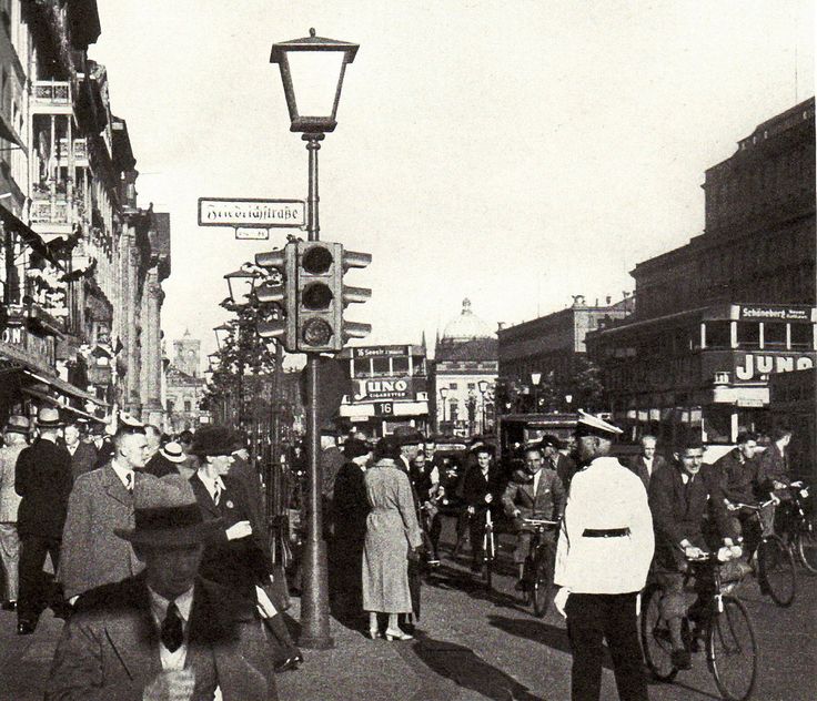 Berlin street 1933